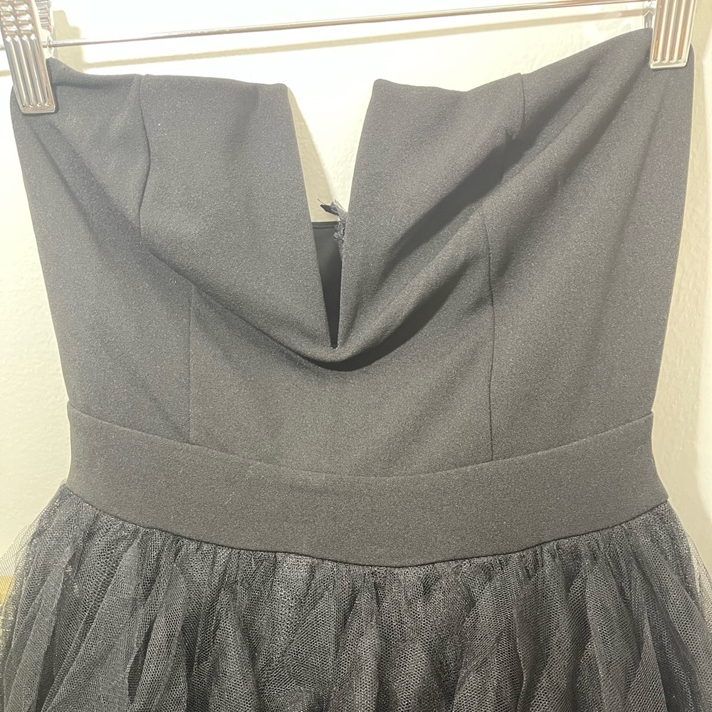 Strapless V Shape Ruffle Dress - Picture 2 of 5